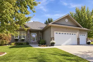 868 32nd St S, Moorhead, MN 56560 - Photo 2