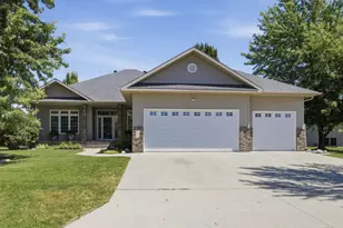 868 32nd St S, Moorhead, MN 56560 - Photo 1