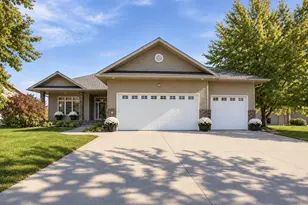 868 32nd St S, Moorhead, MN 56560 - Photo 1