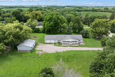 403 W Margaret Street, Fairmont, MN 56031 - Photo 2