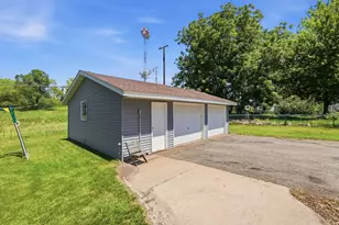 2227 Windsor Rd, Saint Cloud, MN 56301 - Photo 6