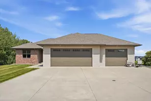 148 Medinah Cir W, Lake City, MN 55041 - Photo 2