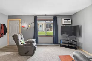 1105 Bartosh Ln, River Falls, WI 54022 - Photo 10