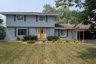 2755 Olive Ln N, Plymouth, MN 55447 - Photo 2