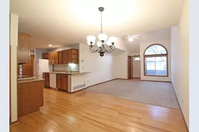 207 Primrose Court, Vadnais Heights, MN 55127 - Photo 4
