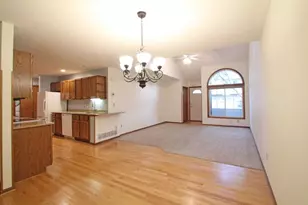 207 Primrose Ct, Vadnais Heights, MN 55127 - Photo 4