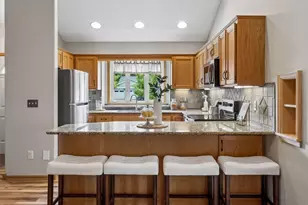 253 Teckla Ct, Lino Lakes, MN 55014 - Photo 2