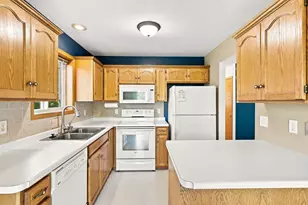 747 Louisiana St NW, Hutchinson, MN 55350 - Photo 8