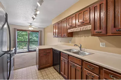 3915 Gershwin Avenue N, Oakdale, MN 55128 - Photo 8
