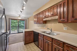 3915 Gershwin Ave N, Oakdale, MN 55128 - Photo 8