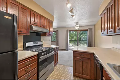 3915 Gershwin Avenue N, Oakdale, MN 55128 - Photo 10