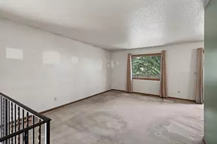 3915 Gershwin Ave N, Oakdale, MN 55128 - Photo 4