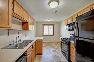 6240 Magda Dr, Maple Grove, MN 55369 - Photo 4