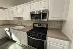 9113 Medley Cir, Golden Valley, MN 55427 - Photo 10