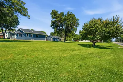 604 E Walnut Avenue, Olivia, MN 56277 - Photo 34