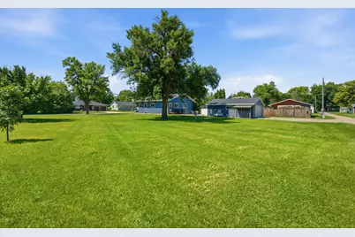 604 E Walnut Avenue, Olivia, MN 56277 - Photo 26
