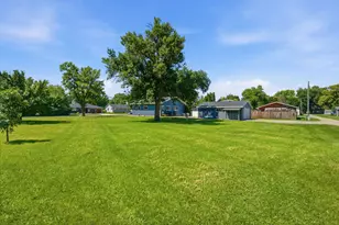 604 E Walnut Ave, Olivia, MN 56277 - Photo 26
