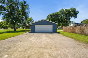 604 E Walnut Ave, Olivia, MN 56277 - Photo 28