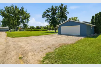 604 E Walnut Avenue, Olivia, MN 56277 - Photo 30
