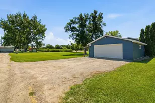 604 E Walnut Ave, Olivia, MN 56277 - Photo 30