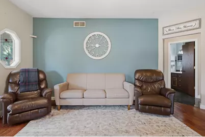 604 E Walnut Avenue, Olivia, MN 56277 - Photo 8