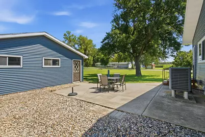 604 E Walnut Avenue, Olivia, MN 56277 - Photo 32