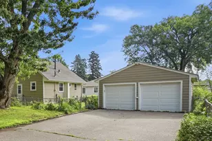 8933 Wally Dr, Golden Valley, MN 55427 - Photo 22