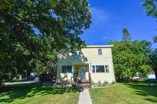 704 Tindolph Ave S, Thief River Falls, MN 56701 - Photo 2