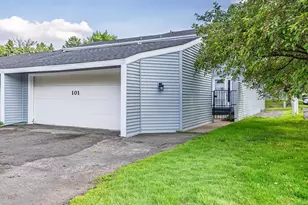 101 Canabury Ct, Little Canada, MN 55117 - Photo 4