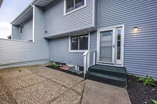 101 Canabury Ct, Little Canada, MN 55117 - Photo 2