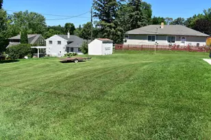 401 N Burlington Ave, Fergus Falls, MN 56537 - Photo 8