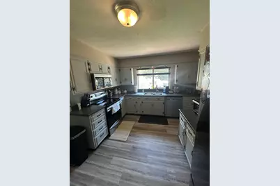 401 N Burlington Avenue, Fergus Falls, MN 56537 - Photo 10
