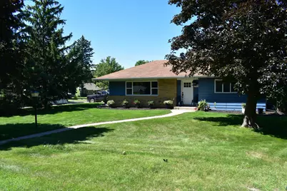 401 N Burlington Avenue, Fergus Falls, MN 56537 - Photo 2