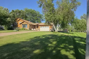 7616 Peltier Lake Dr, Lino Lakes, MN 55038 - Photo 2