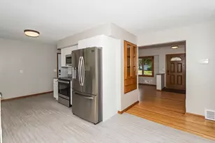 2264 Rice Creek Rd, New Brighton, MN 55112 - Photo 4