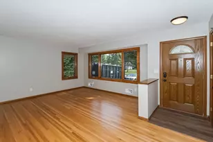 2264 Rice Creek Rd, New Brighton, MN 55112 - Photo 2