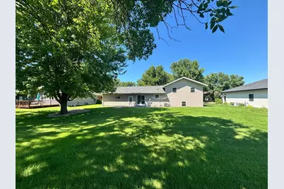 812 E Oak Street, Redwood Falls, MN 56283 - Photo 2