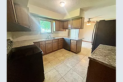 812 E Oak Street, Redwood Falls, MN 56283 - Photo 4