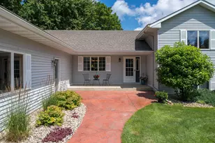 80 Canterbury Ct, Mankato, MN 56001 - Photo 2