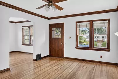 1122 Sherburne Avenue, Saint Paul, MN 55104 - Photo 2