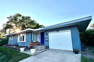 909 2nd St NE, Roseau, MN 56751 - Photo 2