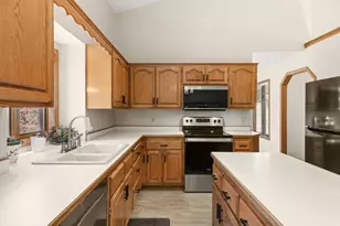 11525 Pondview Ct, Champlin, MN 55316 - Photo 10