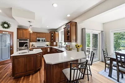 6690 Brenden Court, Chanhassen, MN 55317 - Photo 8