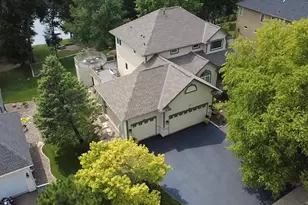 6690 Brenden Ct, Chanhassen, MN 55317 - Photo 4