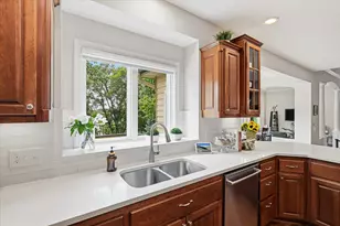 6690 Brenden Ct, Chanhassen, MN 55317 - Photo 12