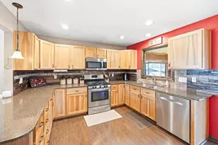 814 Craig Ave SW, Hutchinson, MN 55350 - Photo 4