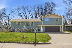 814 Craig Ave SW, Hutchinson, MN 55350 - Photo 2