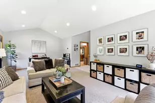 313 Wyndham Cir W, New Brighton, MN 55112 - Photo 8
