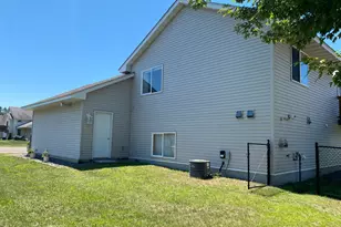 1404 Meadow View Dr, Princeton, MN 55371 - Photo 8