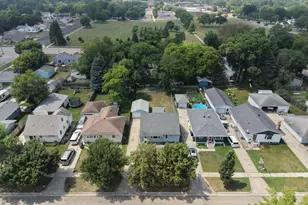 819 15th St N, Moorhead, MN 56560 - Photo 2